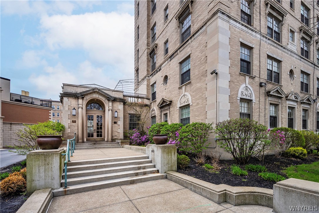 33 Gates Circle 6B — photo