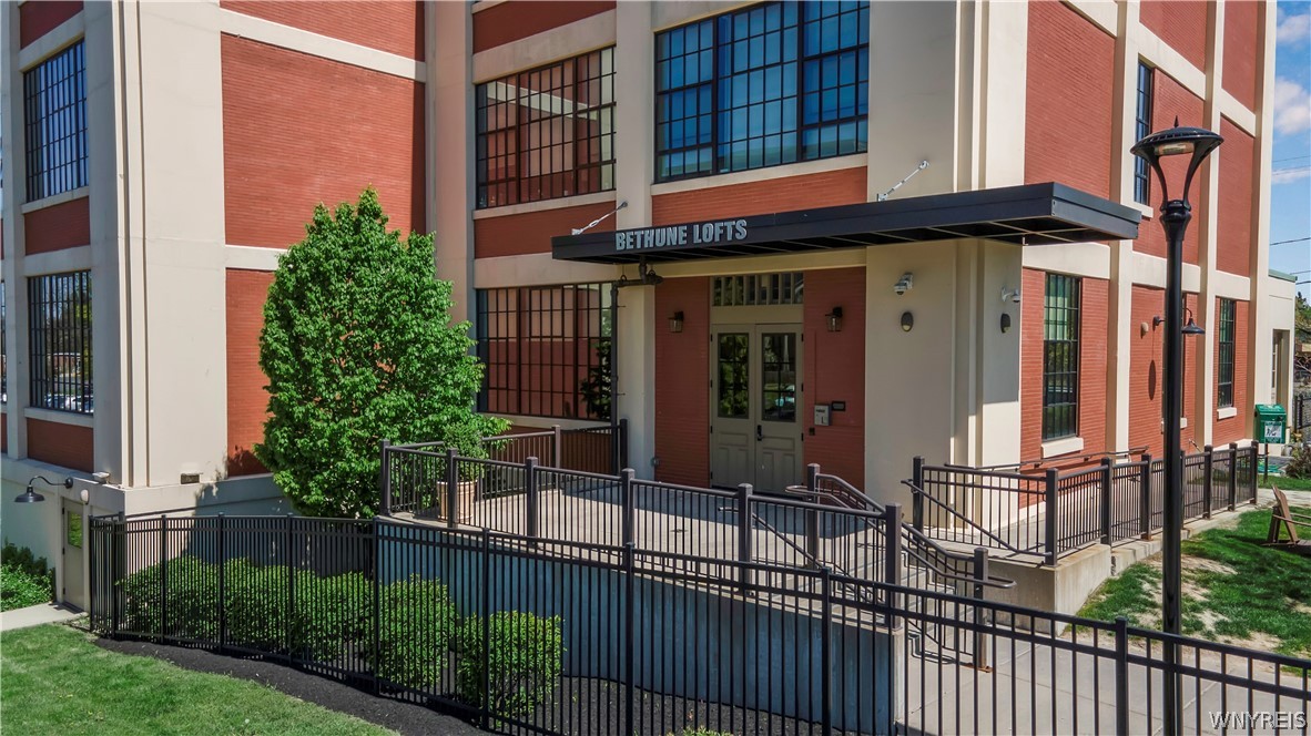 2915 Main Street 401 — photo