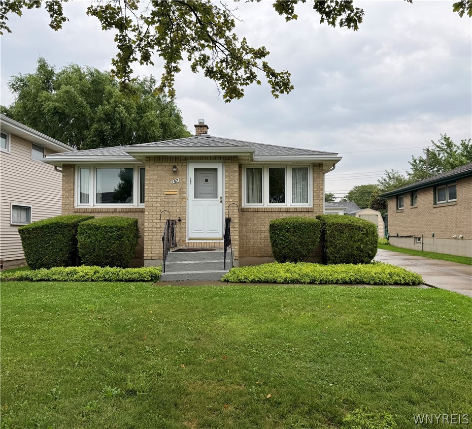147 Maplegrove Ave — photo