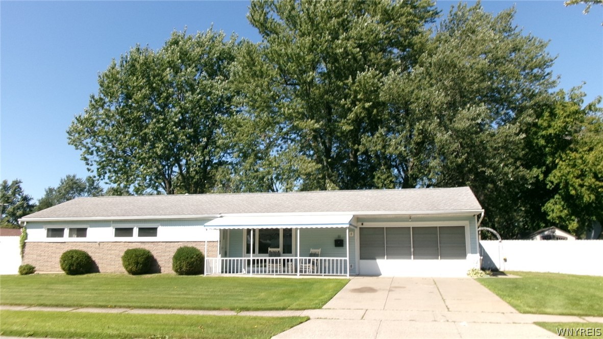 11 Alys Drive East — photo