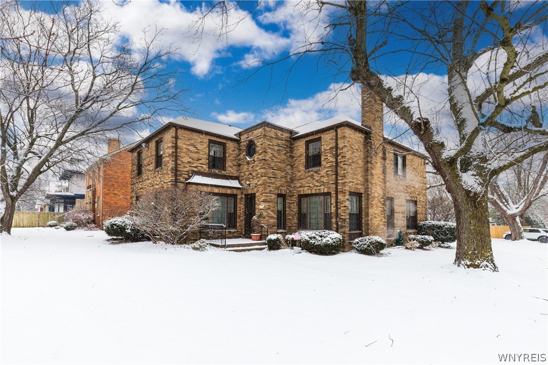 2810 Main Street — photo