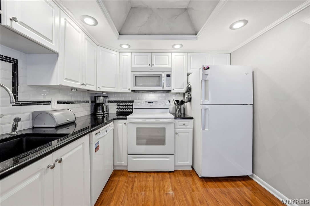 1085 Youngs Road G — photo