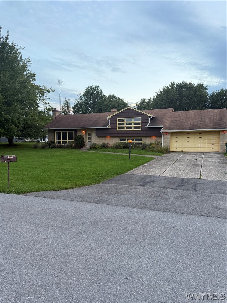 8215 West Ledge Lane — photo
