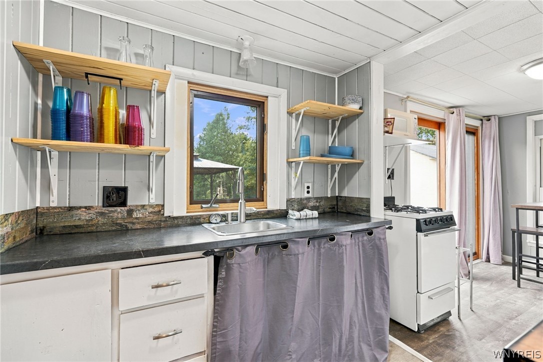6628 Boston State Road — photo