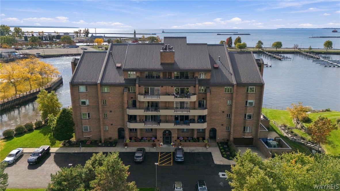 40 Waterfront Circle Unit 305 — photo