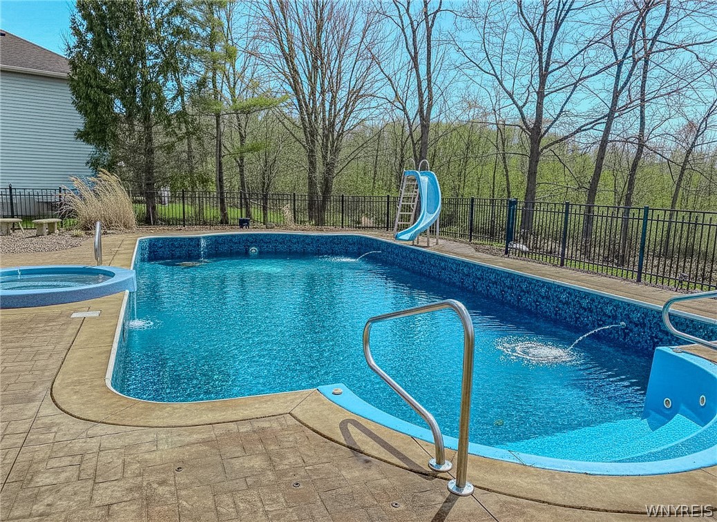3136 Woodland Court South — photo