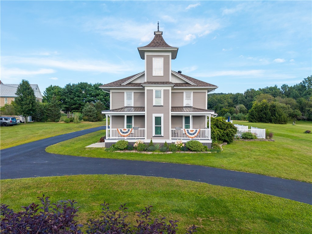 7568 Russell Road — photo