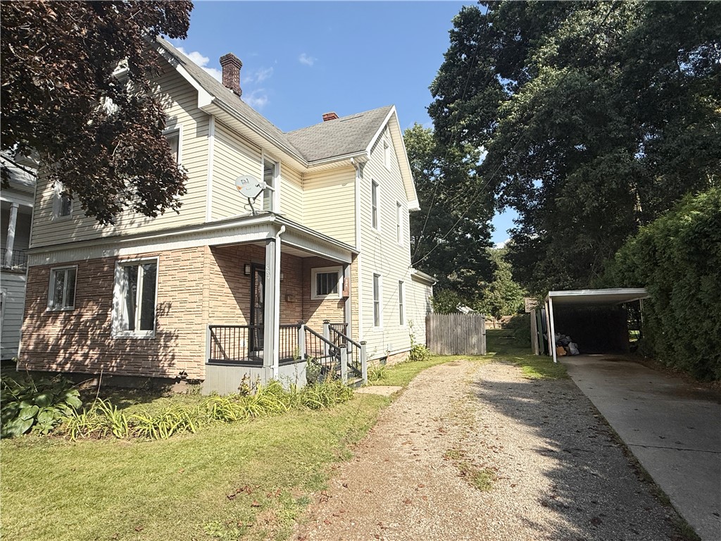 594 East Main Street — photo