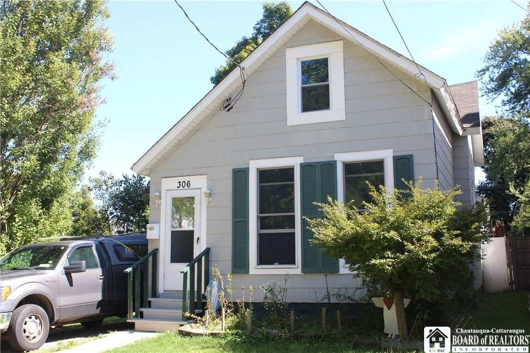 306 Robin Street — photo