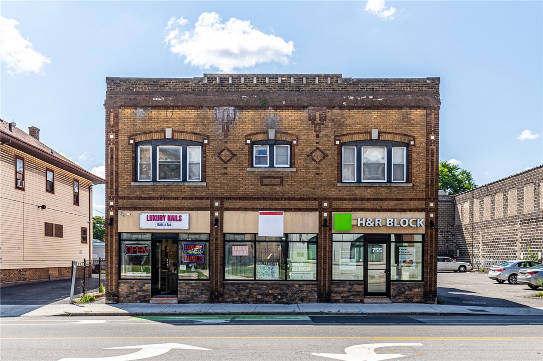 757 West Main Street — photo
