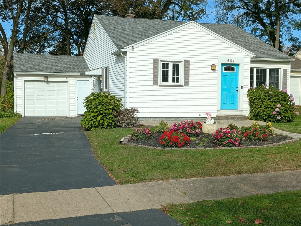 564 Hurstbourne Road — photo