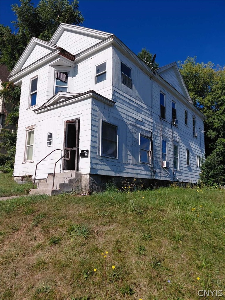 100 Summit Avenue — photo