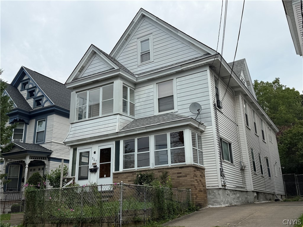 307 Graves Street — photo