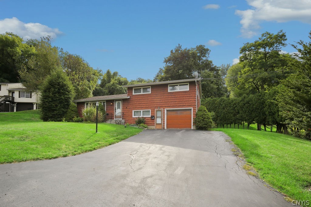 100 Oakridge Circle — photo
