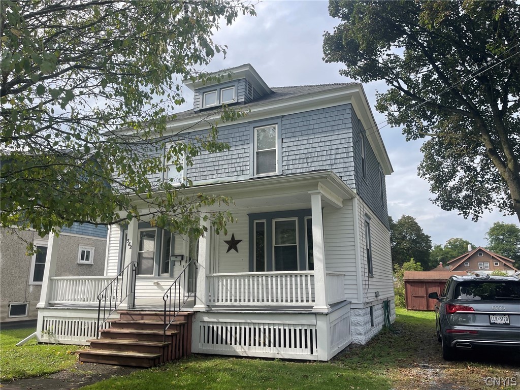 582 Elizabeth Street — photo