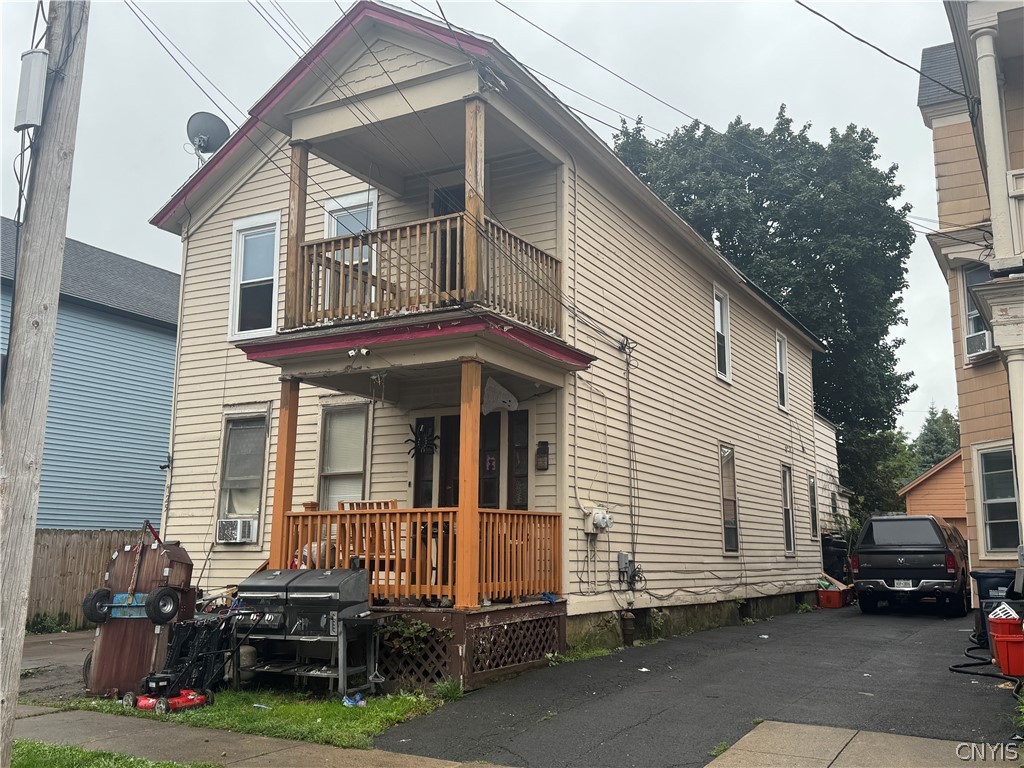 725 Roberts Street — photo