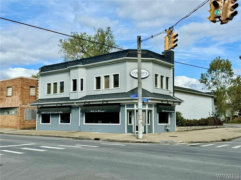 820 Abbott Road — photo
