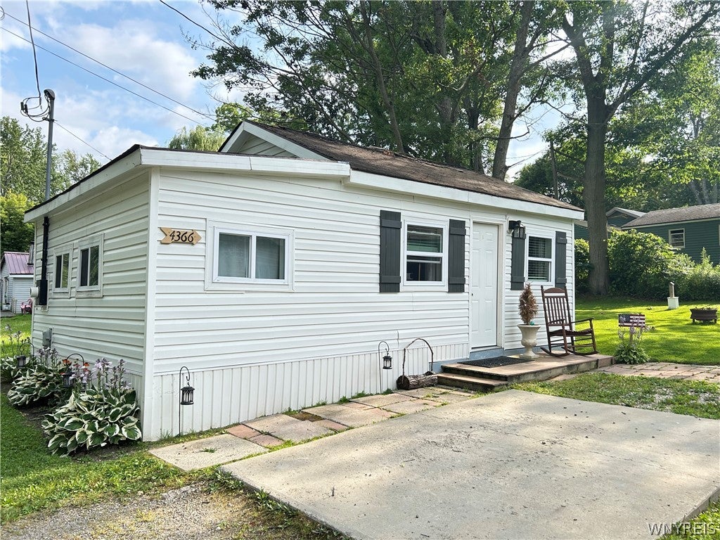 4366 Springbrook Rd E, Castile, NY 14427