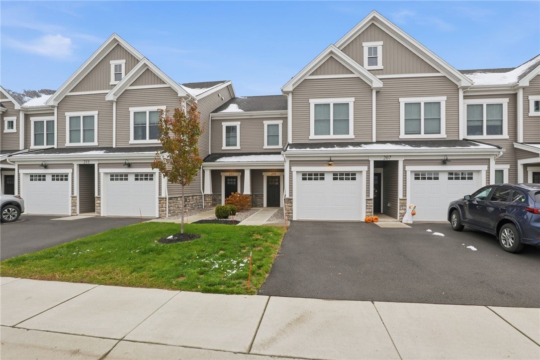 1195 Marina Parkway — photo