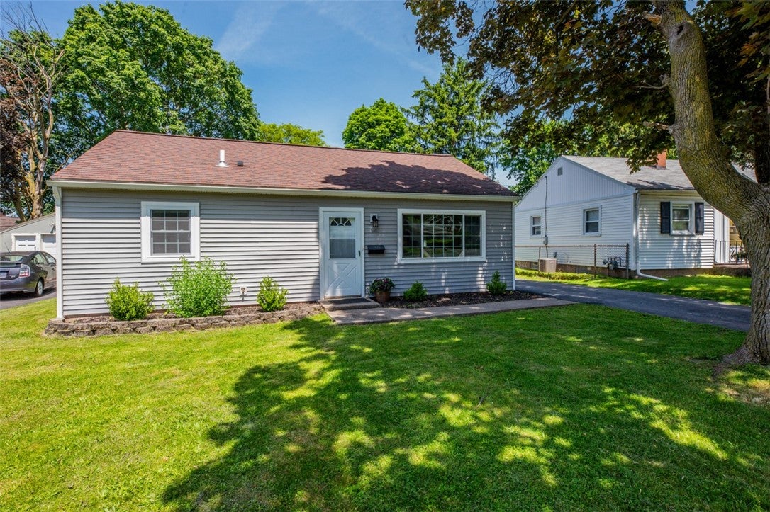 94 Cimarron Drive, Rochester, NY 14620