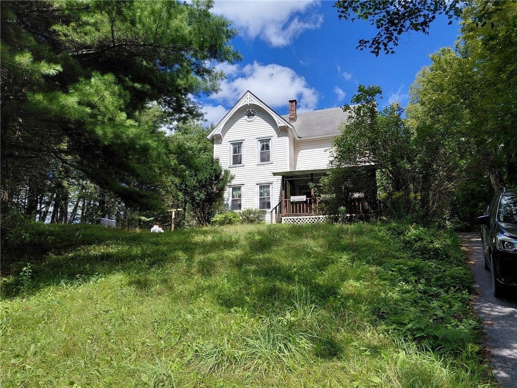 901 Old Route 28 — photo