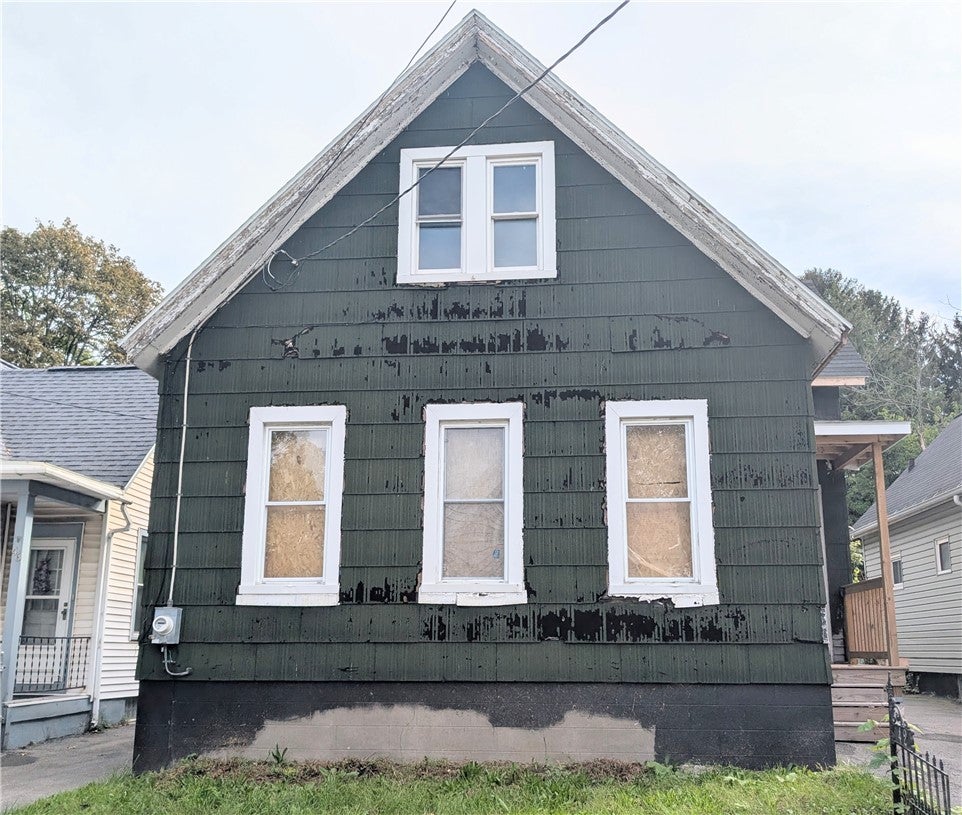 42 Roth Street — photo