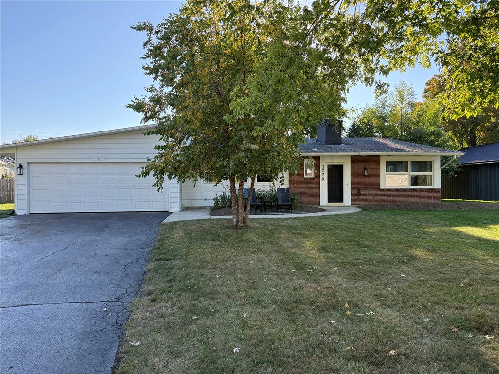 1579 Lakeview Road — photo