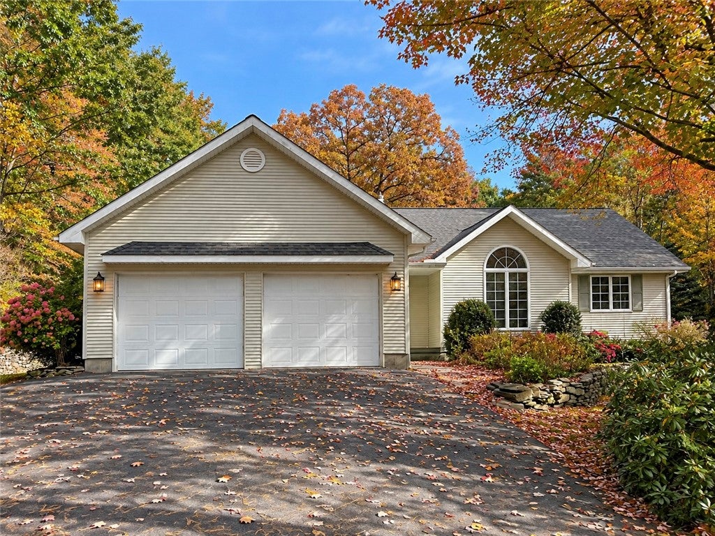 186 Hillside Drive — photo