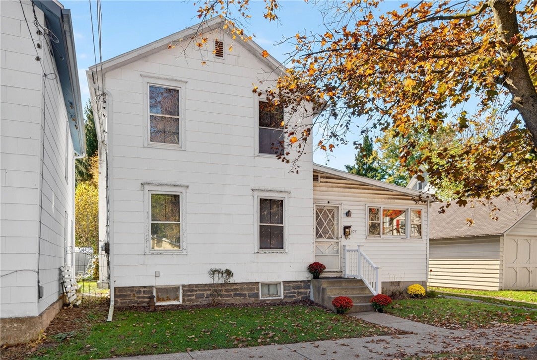 107 W Tompkins Street — photo