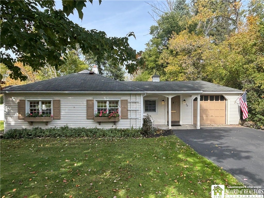 12 Meadowbrook Court — photo
