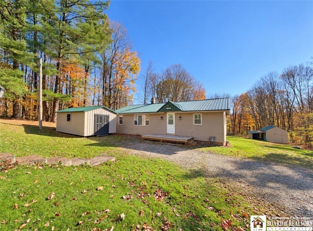 5195 Spooner Road — photo
