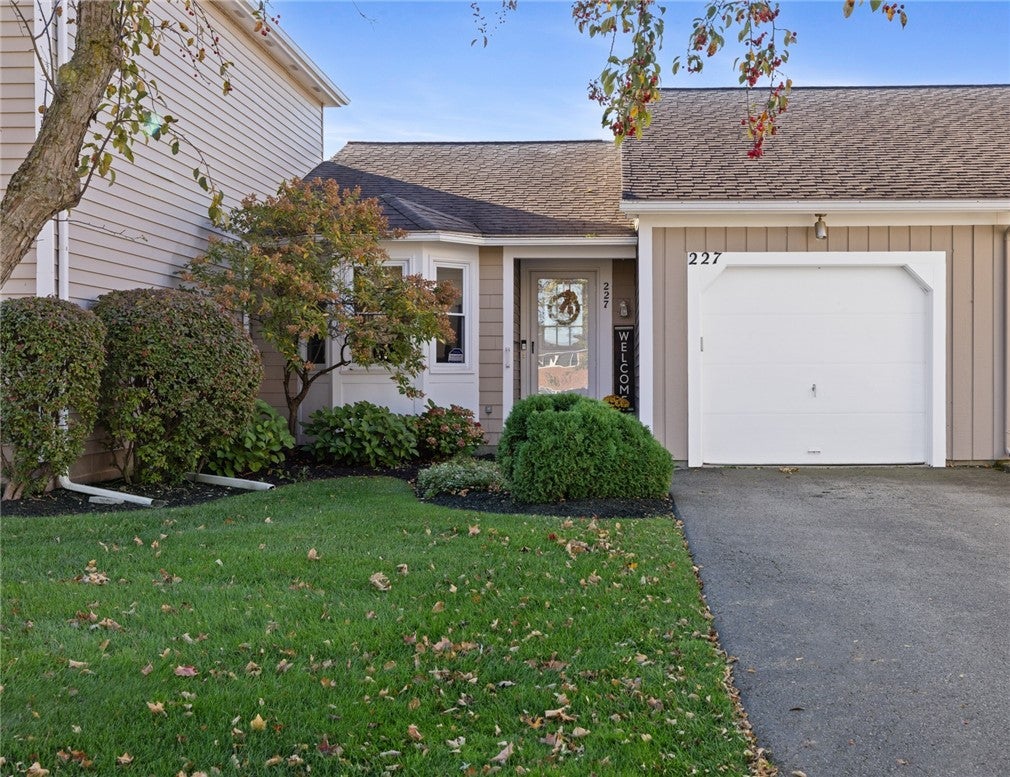 227 Deerhurst Lane — photo