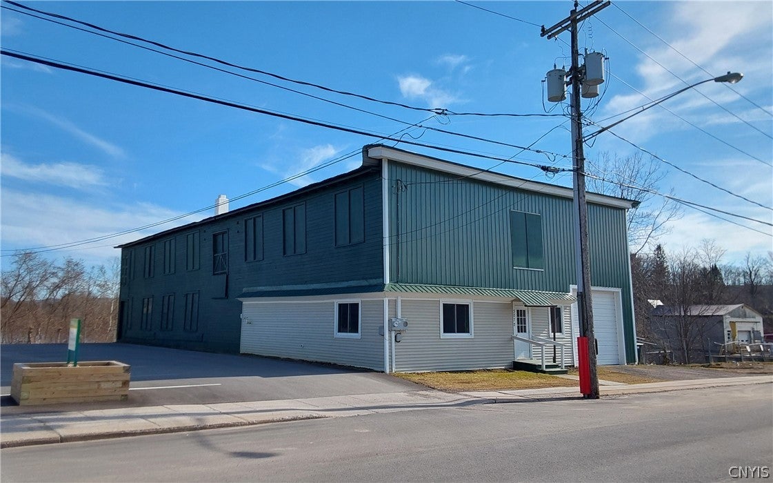 3072 Bridge Street — photo