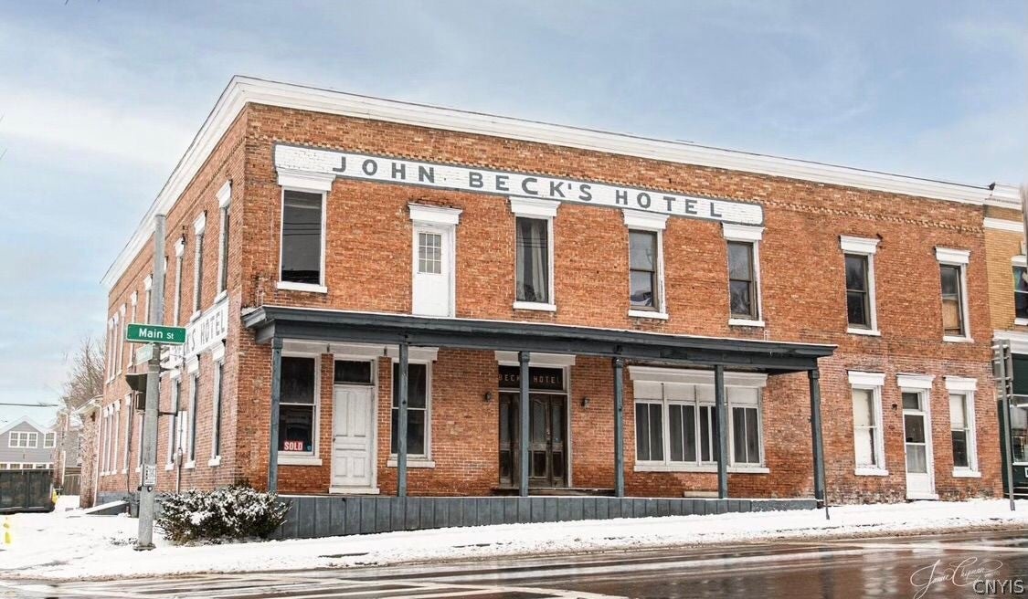 3302 Main Street — photo