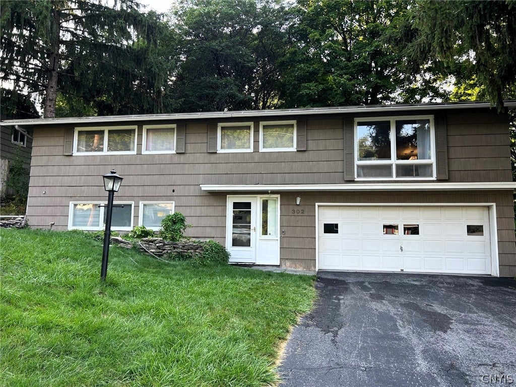 302 Oakridge Drive — photo