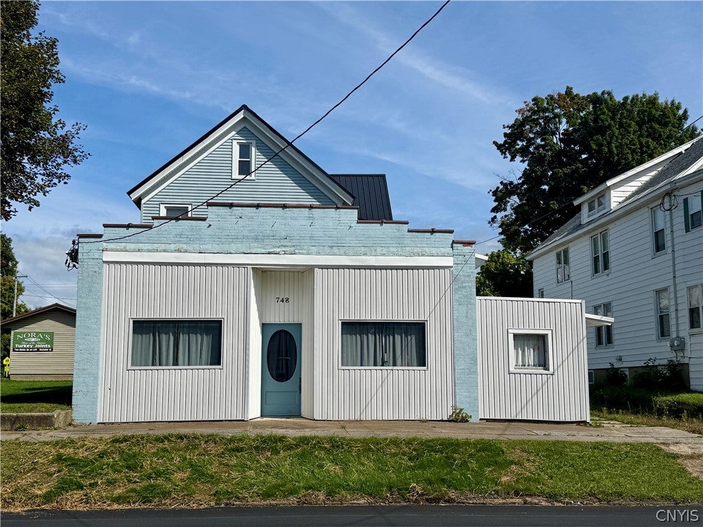 748 W Dominick Street — photo