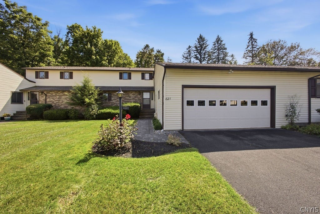 825 Kimry Moor — photo