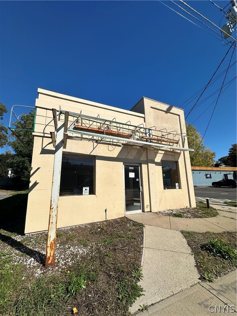 369 S 2nd Street — photo
