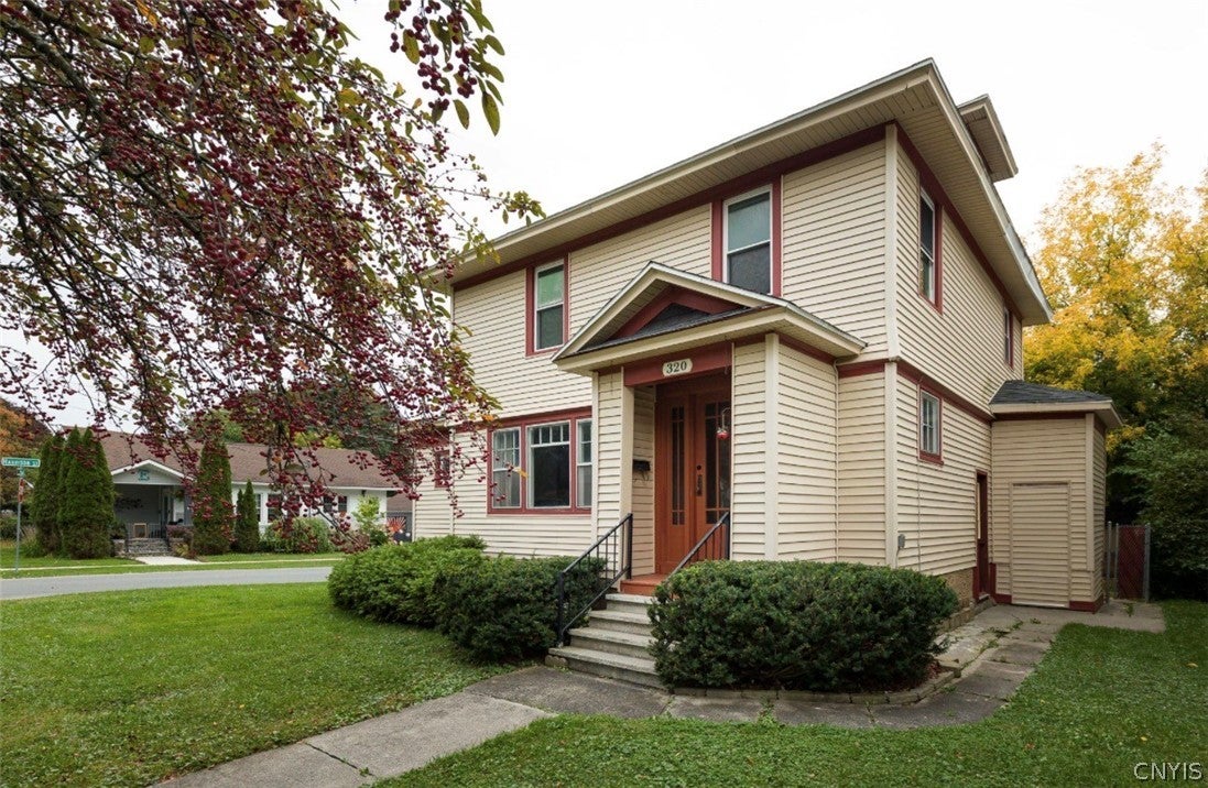 320 S Pleasant Street — photo