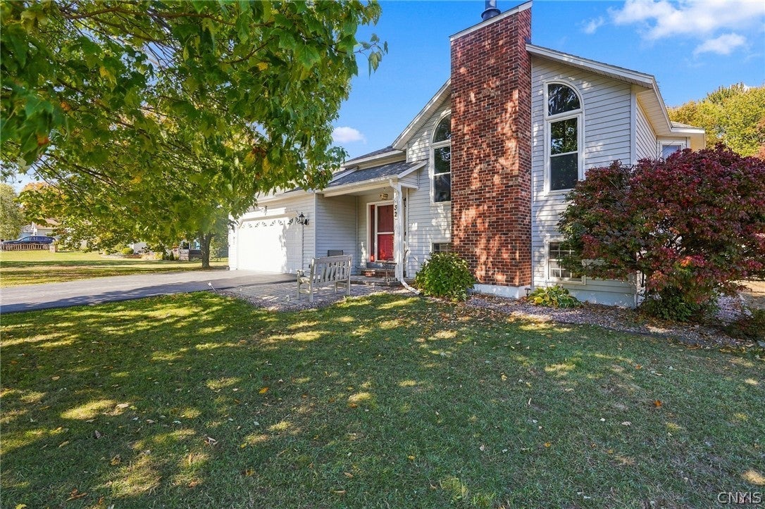 32 Phyllis Lane — photo