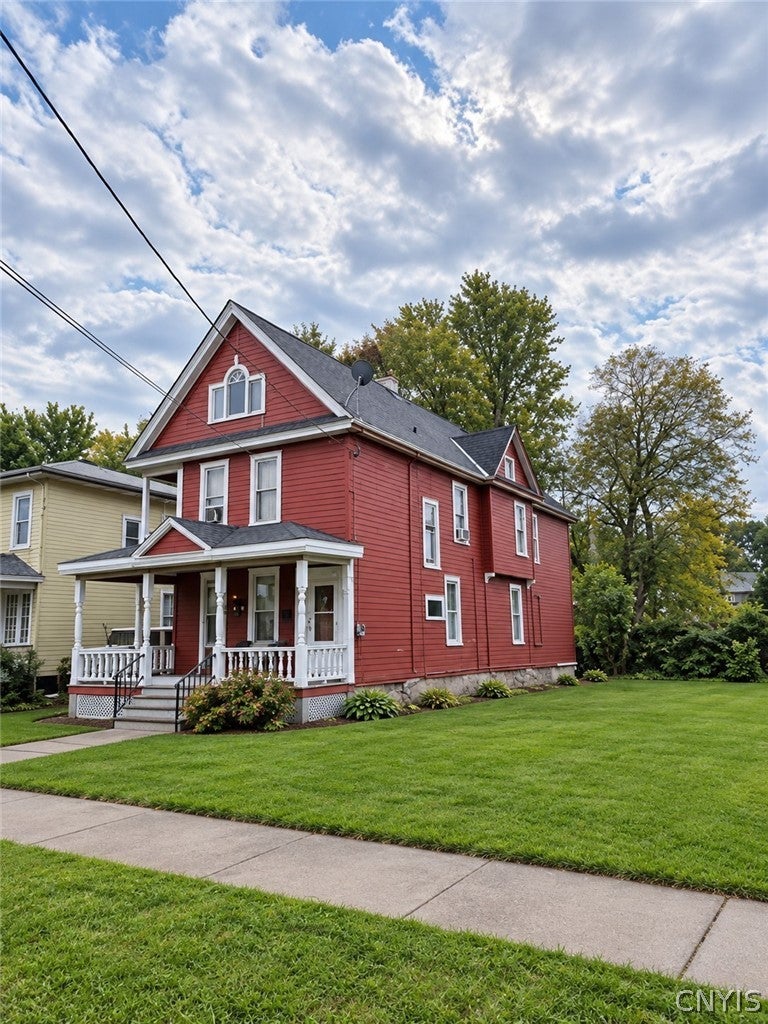 221 Davis Street — photo