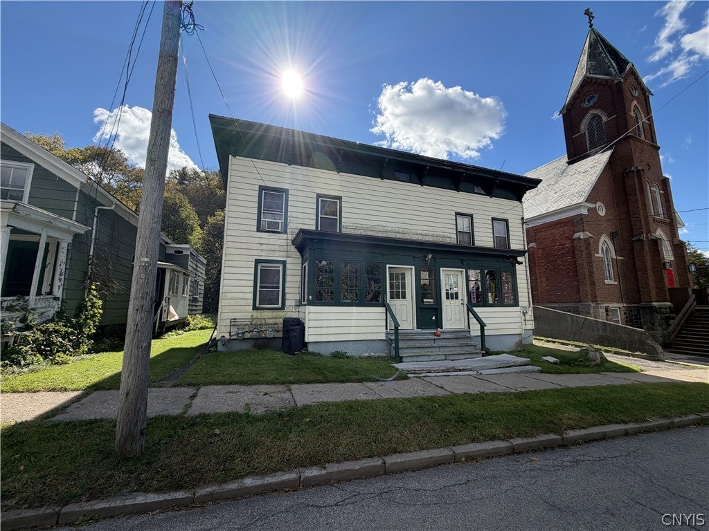 561 E Jefferson Street — photo