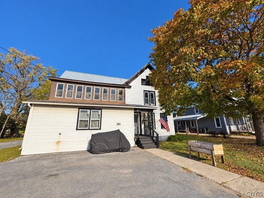 281 E Main Street — photo