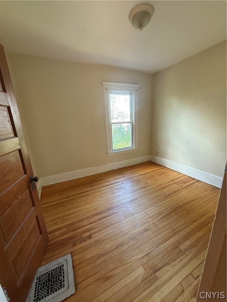 Home in Syracuse, NY 13204 — photo 2