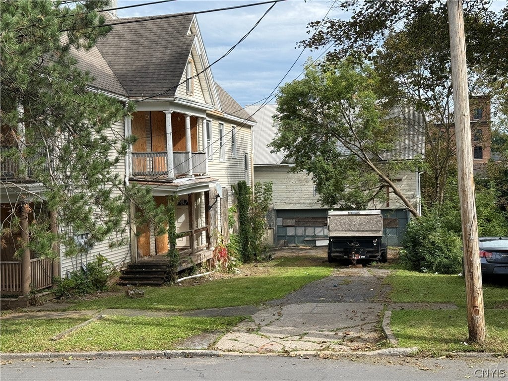 905 Saratoga Street — photo