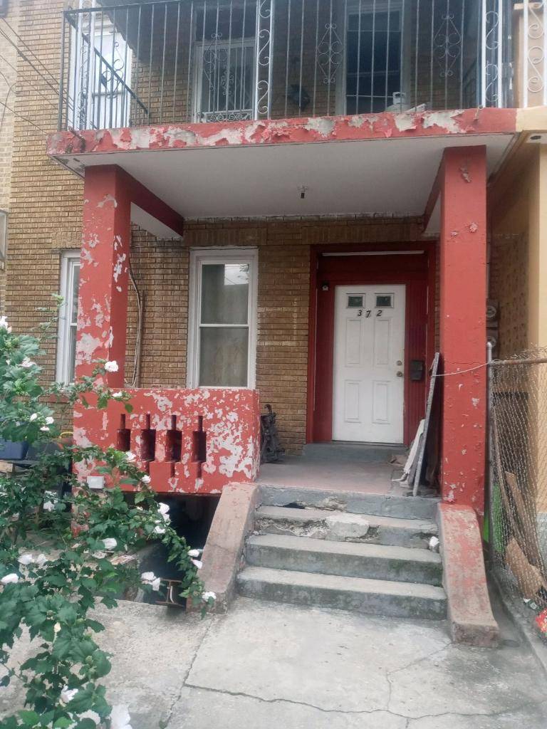 372 Atkins Ave — photo