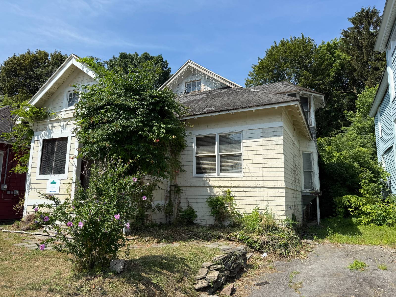 102 May Ave — photo