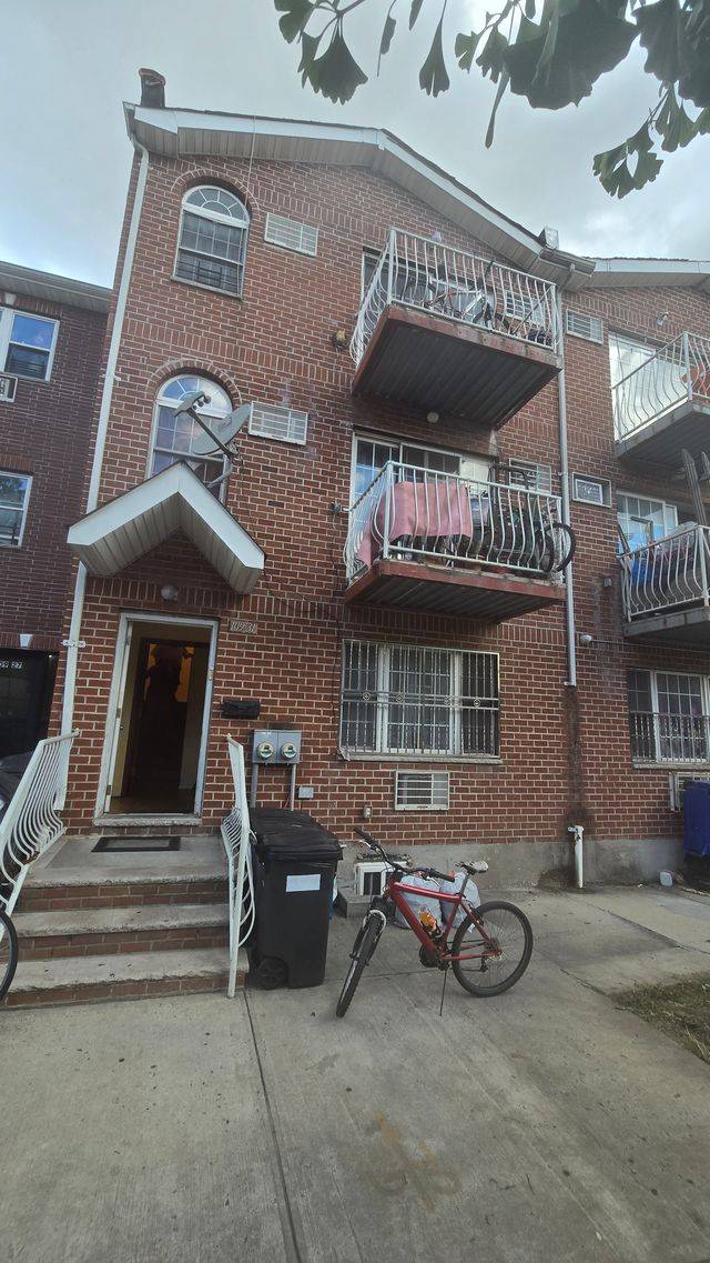 109-31 46 Ave — photo