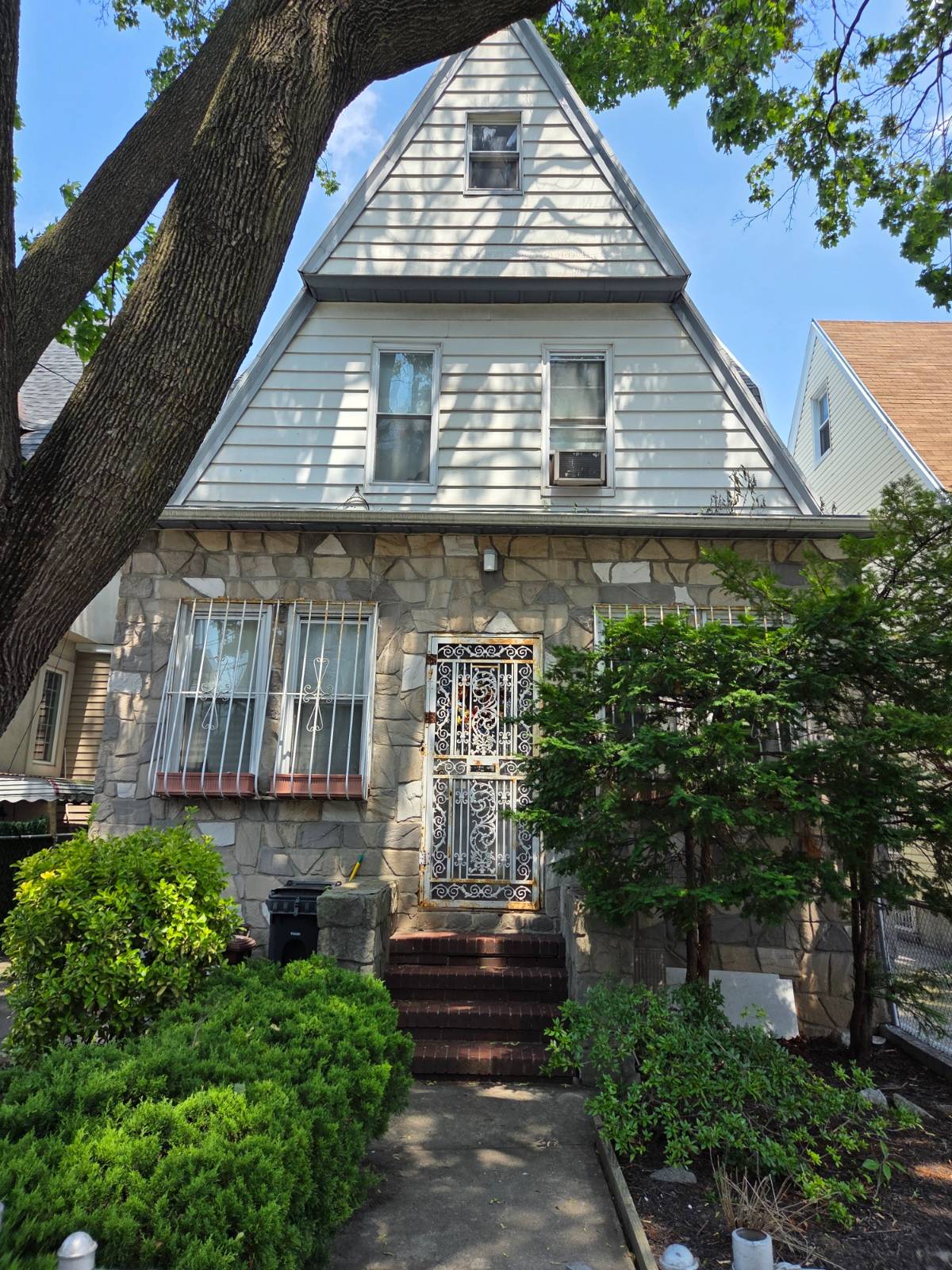 1243 37th St — photo