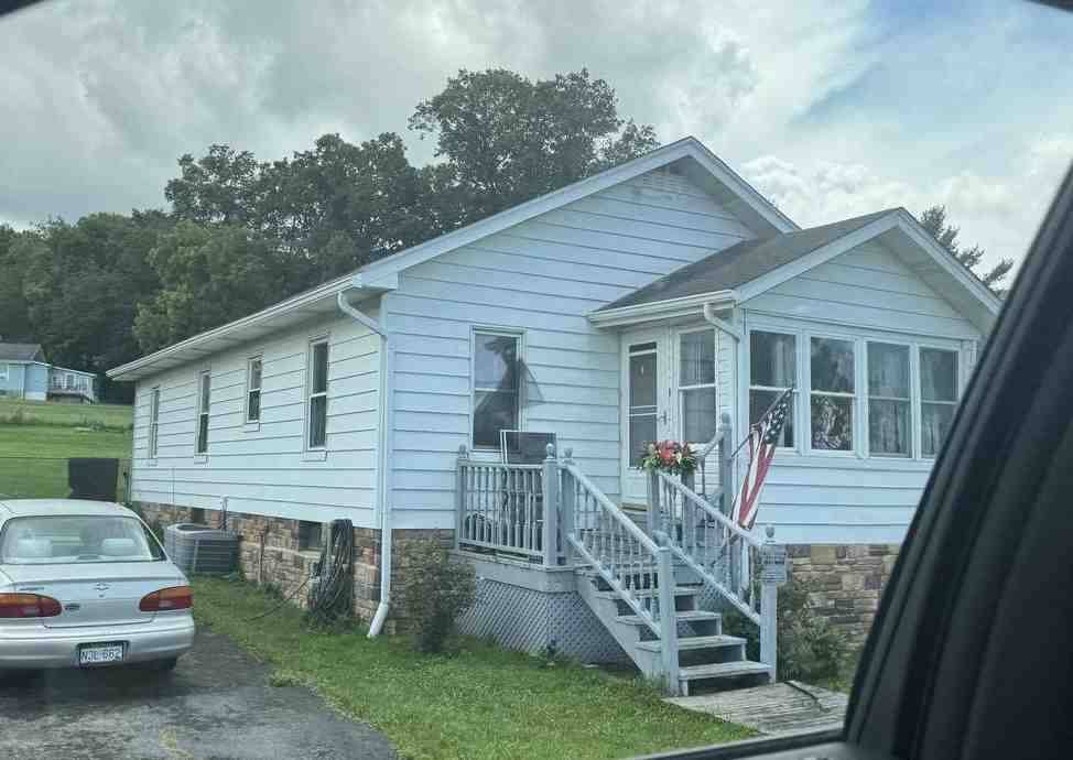 322 Combs St — photo
